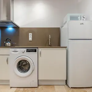 https://stone-wall-apartment-en-barri-maritim.catalonia-hotels.com